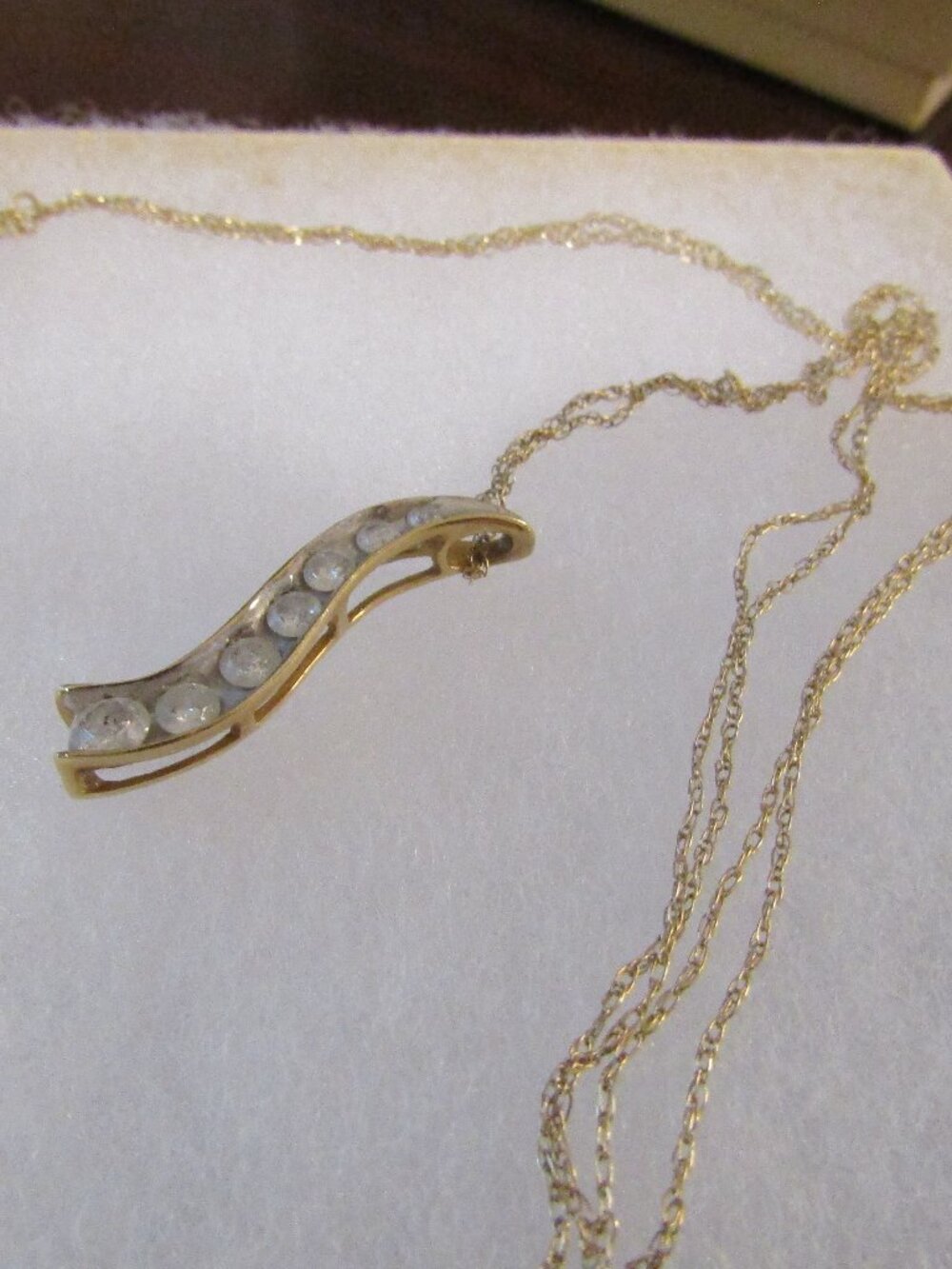 Diamond pendant necklace